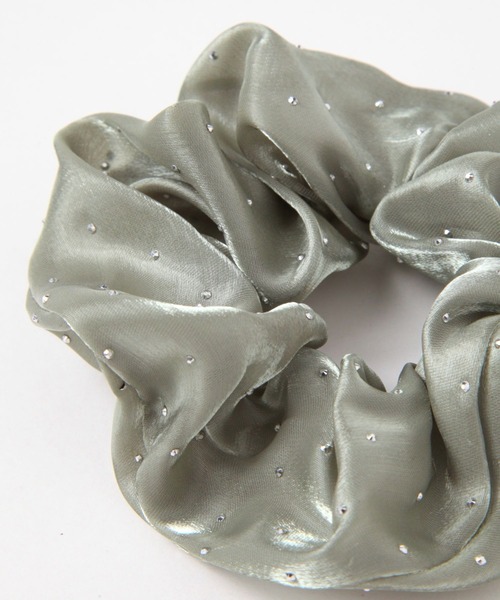 LAKOLE(ラコレ)の「ラインストーンシュシュ / 135397(シュシュ・レディース・グリーン/ピンク/オフホワイト・FREE)」の5枚目の写真