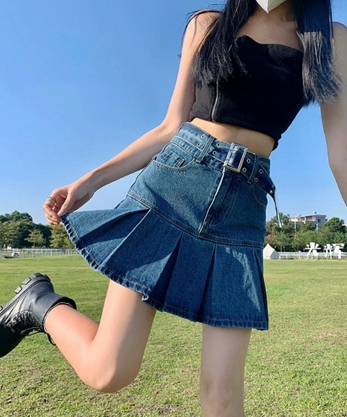 Bling Leads(ブリングリーズ)の「★Blingleads★ベルト付き デニムプリーツミニスカート(デニムスカート・レディース・ブルー・MEDIUM/LARGE/SMALL)」の4枚目の写真