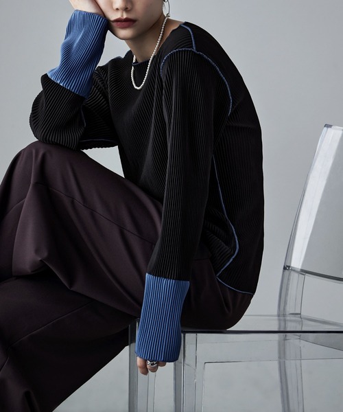 バイカラープリーツクルーネックトップス（Tシャツ/カットソー