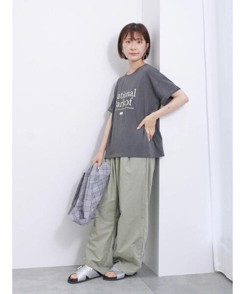 Samansa Mos2 blue（サマンサモスモスブルー）の「【抗菌防臭】ロゴTシャツ（Tシャツ/カットソー・レディース・ブラック/オフホワイト/チャコールグレー/グリーン/シルバーグレー・F）」の7枚目の写真