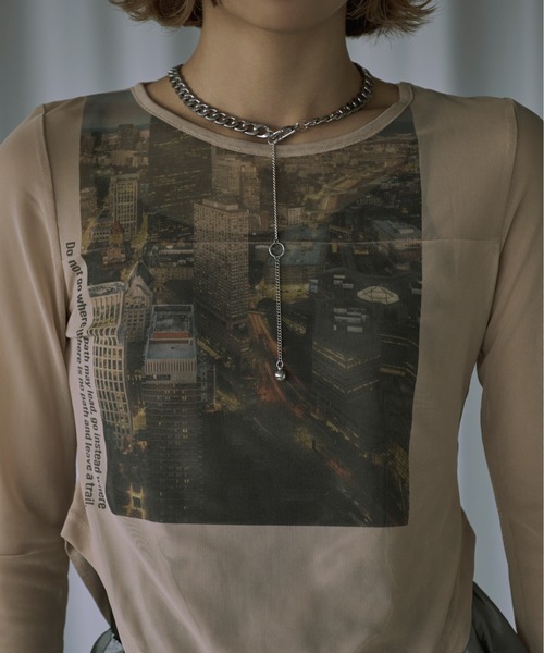Ezick（エジック）の「City scapeシアープリントトップス（Tシャツ/カットソー・レディース・ベージュ/ホワイト・FREE）」の10枚目の写真