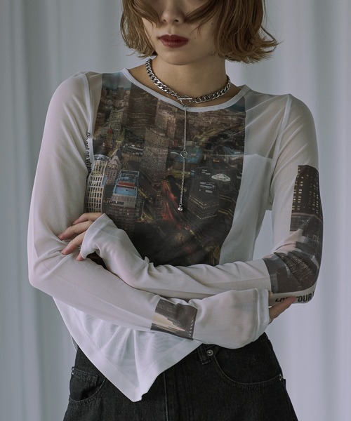 Ezick（エジック）の「City scapeシアープリントトップス（Tシャツ/カットソー・レディース・ベージュ/ホワイト・FREE）」の12枚目の写真
