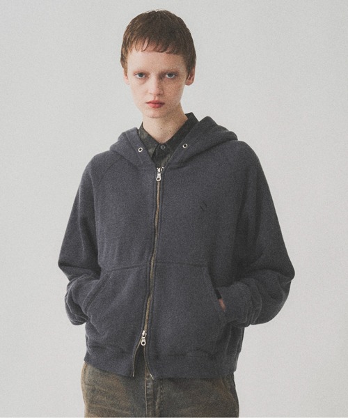Juha（ユハ）の「FADE WASH CROP HOODIE（パーカー・メンズ・チャコールグレー/ブルー・4/3）」の2枚目の写真