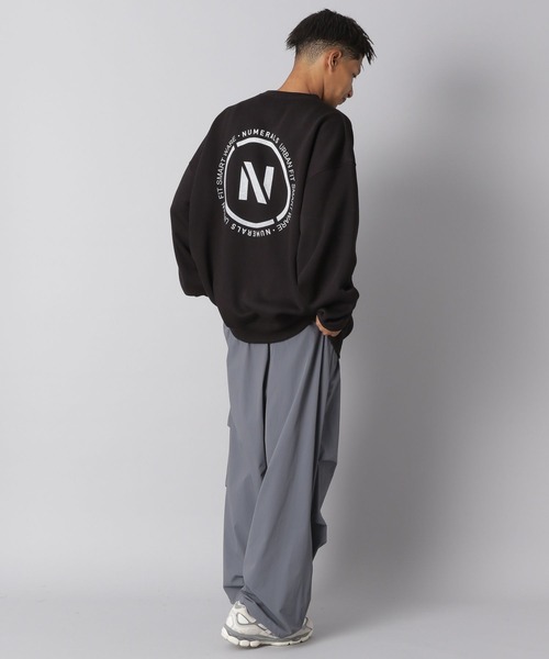 NUMERALS（ヌメラルズ）の「【NUMERALS】裏起毛プリントクルーネックプルオーバー（スウェット・メンズ・オフホワイト/ブラック/カーキ/オレンジ・MEDIUM/LARGE）」の9枚目の写真