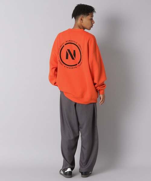 NUMERALS（ヌメラルズ）の「【NUMERALS】裏起毛プリントクルーネックプルオーバー（スウェット・メンズ・オフホワイト/ブラック/カーキ/オレンジ・MEDIUM/LARGE）」の12枚目の写真