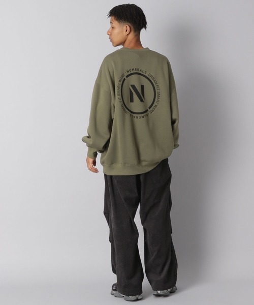 NUMERALS（ヌメラルズ）の「【NUMERALS】裏起毛プリントクルーネックプルオーバー（スウェット・メンズ・オフホワイト/ブラック/カーキ/オレンジ・MEDIUM/LARGE）」の15枚目の写真
