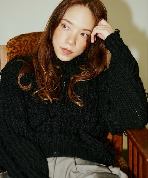 terrace(テラス)の「ダメージフリンジニットプルオーバー(ニット/セーター・レディース・ベージュ/オフホワイト/ブラック/サックスブルー・MEDIUM)」の2枚目の写真