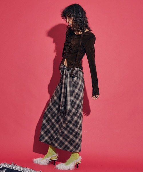 uyu.（ウユ）の「Choker Gathered Velour Tops / チョーカーギャザーベロアトップス【uyu./ウユ】（Tシャツ/カットソー・レディース・ブラック/ブラウン/レッド・FREE）」の10枚目の写真