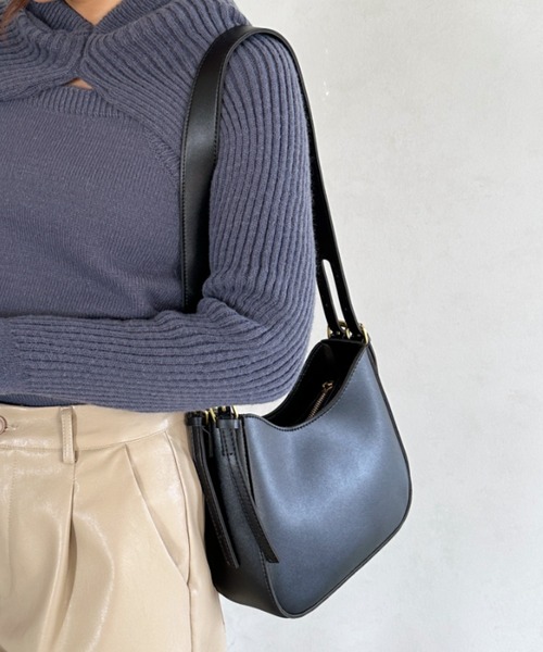 wears（ウェアーズ）の「leather big belt shoulder bag／PU太ベルトショルダーバッグ（ショルダーバッグ・レディース・ブラック/ブラウン・FREE）」の3枚目の写真