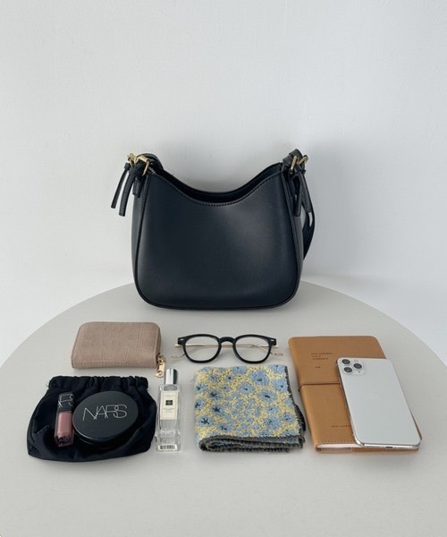 wears（ウェアーズ）の「leather big belt shoulder bag／PU太ベルトショルダーバッグ（ショルダーバッグ・レディース・ブラック/ブラウン・FREE）」の16枚目の写真