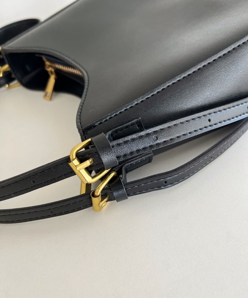 wears（ウェアーズ）の「leather big belt shoulder bag／PU太ベルトショルダーバッグ（ショルダーバッグ・レディース・ブラック/ブラウン・FREE）」の19枚目の写真