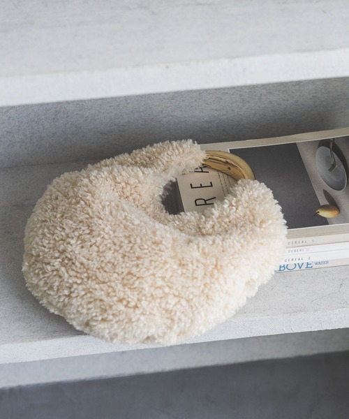 A part by（アパートバイ）の「【別注】LE VERNIS ボアバッグ（ハンドバッグ・レディース・ブラウン/アイボリー・FREE）」の2枚目の写真