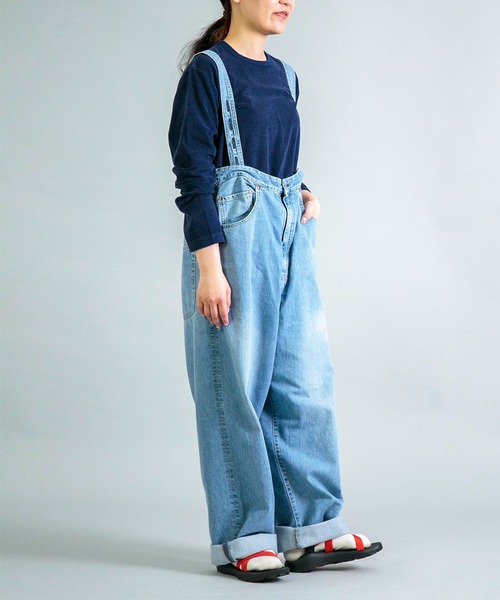 OMNIGOD（オムニゴッド）の「[OMNIGOD womens / オムニゴッド] 10ozデニム 5Pハンギングパンツ（サロペット/オーバーオール・レディース・ライトインディゴブルー・FREE）」の2枚目の写真