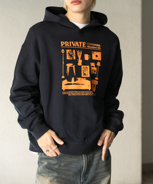 SENSE OF PLACE by URBAN RESEARCH（センスオブプレイスバイアーバンリサーチ）の「Furniture Graphic hoodie（パーカー・メンズ・グレー/ネイビー/ブラック・MEDIUM/LARGE）」の3枚目の写真