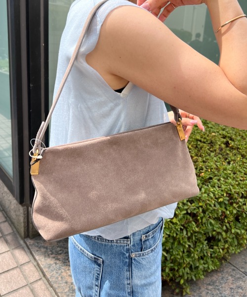 Rouge vif（ルージュヴィフ）の「【MAESTOSO/マエストソ】スクエアスウェードバッグ　ポーチ付き（ショルダーバッグ・レディース・ブラック/チョコ/モカ・フリー）」の2枚目の写真