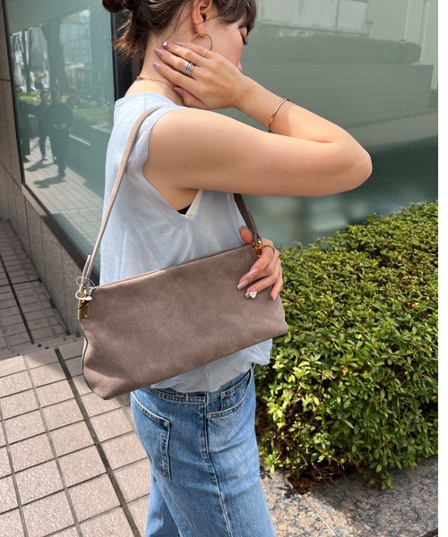 Rouge vif（ルージュヴィフ）の「【MAESTOSO/マエストソ】スクエアスウェードバッグ　ポーチ付き（ショルダーバッグ・レディース・ブラック/チョコ/モカ・フリー）」の4枚目の写真