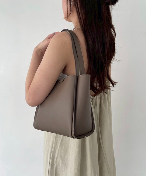 EFOLE(エフォル)の「【ZOZO限定】Simple totebag/シンプル トート バッグ(トートバッグ・レディース・オフホワイト/ブラック/グレイッシュベージュ・FREE)」の22枚目の写真