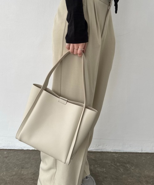 EFOLE(エフォル)の「【ZOZO限定】Simple totebag/シンプル トート バッグ(トートバッグ・レディース・オフホワイト/ブラック/グレイッシュベージュ・FREE)」の17枚目の写真