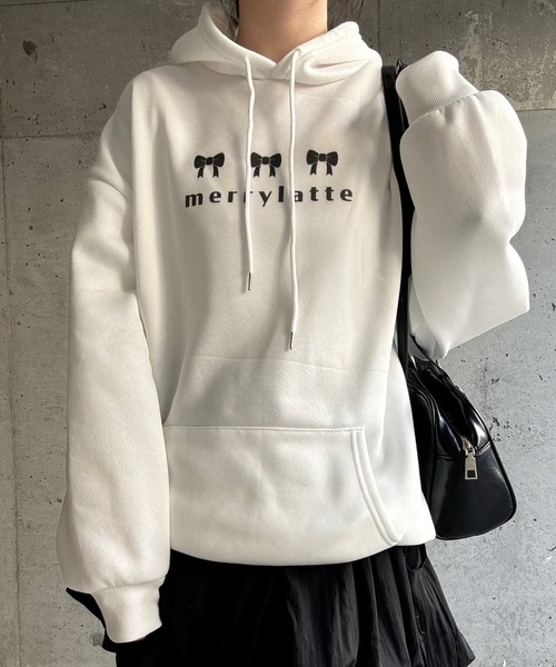 merrylatte(メリーラテ)の「merrylatteロゴプリントパーカー(パーカー・レディース・ホワイト・MEDIUM/SMALL)」の2枚目の写真