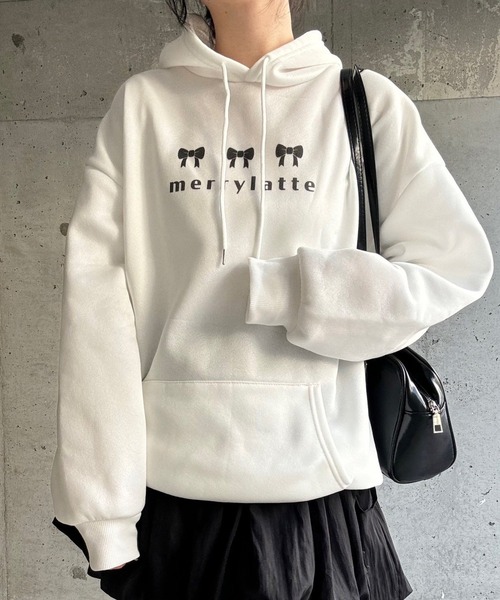 merrylatte(メリーラテ)の「merrylatteロゴプリントパーカー(パーカー・レディース・ホワイト・MEDIUM/SMALL)」の3枚目の写真