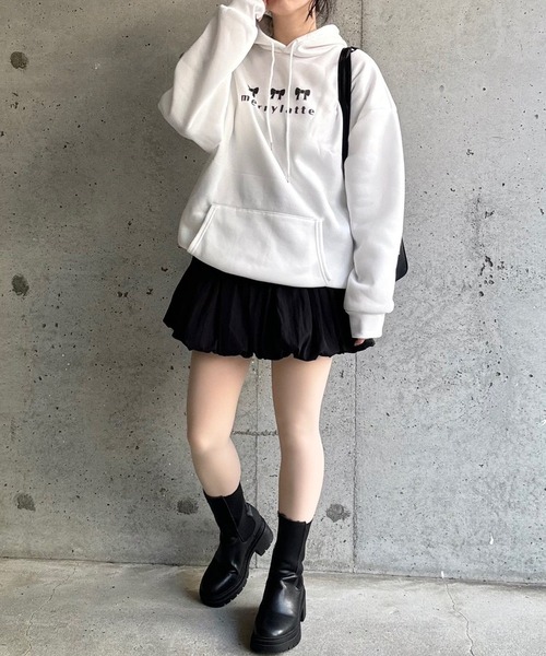 merrylatte(メリーラテ)の「merrylatteロゴプリントパーカー(パーカー・レディース・ホワイト・MEDIUM/SMALL)」の5枚目の写真