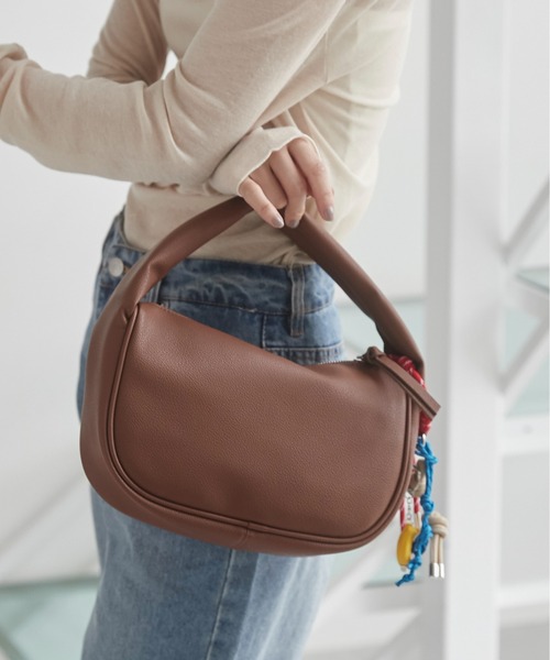 ANGIE（アンジー）の「ハーフムーンBAG（ハンドバッグ・レディース・ブラック/オフホワイト/ブラウン/レッド・FREE）」の3枚目の写真