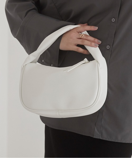 ANGIE（アンジー）の「ハーフムーンBAG（ハンドバッグ・レディース・ブラック/オフホワイト/ブラウン/レッド・FREE）」の21枚目の写真