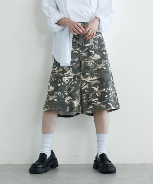 RAGEBLUE(レイジブルー)の「カモフラ/加工デニムワイドハーフパンツ(デニムパンツ・レディース・ブラック/カモフラージュ・FREE)」の1枚目の写真