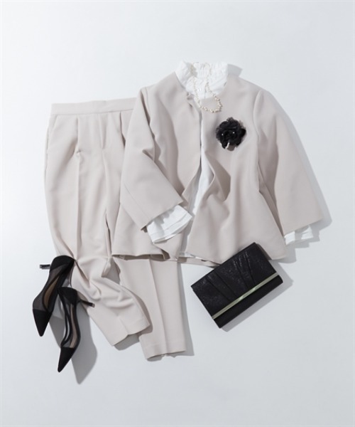 Petitjo(プッチージョ)の「小さいサイズ 【入学式・卒業式・フォーマル】Aラインジャケットフォーマル3点セット(Aラインジャケット+袖フリルブラウス+テーパードパンツ)低身長さん・小柄女性(スーツセット・レディース・グレイッシュベージュ/ネイビー・PS(XS-S)/PS/PM/PL)」の3枚目の写真