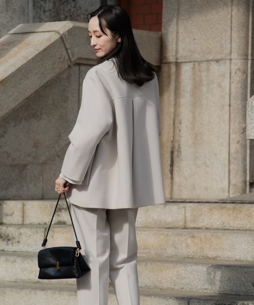 Petitjo(プッチージョ)の「小さいサイズ 【入学式・卒業式・フォーマル】Aラインジャケットフォーマル3点セット(Aラインジャケット+袖フリルブラウス+テーパードパンツ)低身長さん・小柄女性(スーツセット・レディース・グレイッシュベージュ/ネイビー・PS(XS-S)/PS/PM/PL)」の17枚目の写真