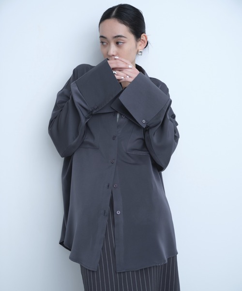 AIC.（エーアイシー）の「ビッグカフスサテンオーバーシャツ（シャツ/ブラウス・レディース・チャコールグレー/キナリ/イエロー/グレイッシュブルー・FREE）」の5枚目の写真