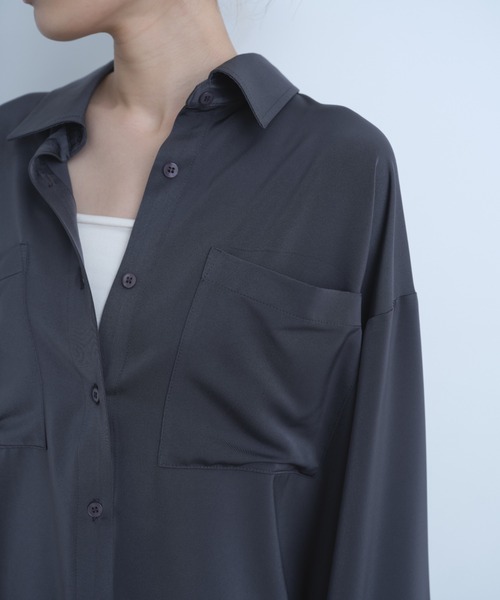 AIC.（エーアイシー）の「ビッグカフスサテンオーバーシャツ（シャツ/ブラウス・レディース・チャコールグレー/キナリ/イエロー/グレイッシュブルー・FREE）」の9枚目の写真