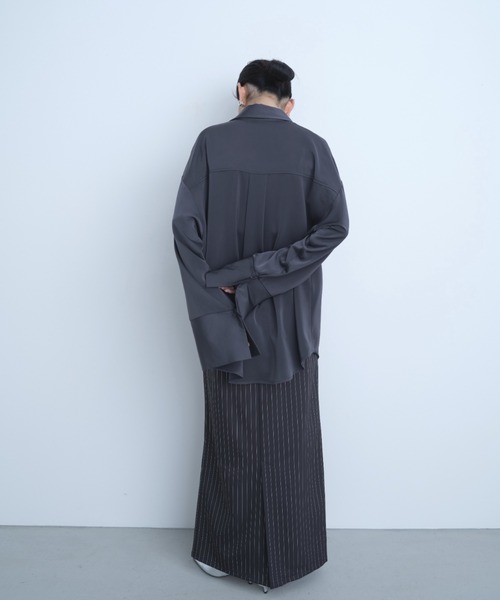 AIC.（エーアイシー）の「ビッグカフスサテンオーバーシャツ（シャツ/ブラウス・レディース・チャコールグレー/キナリ/イエロー/グレイッシュブルー・FREE）」の14枚目の写真