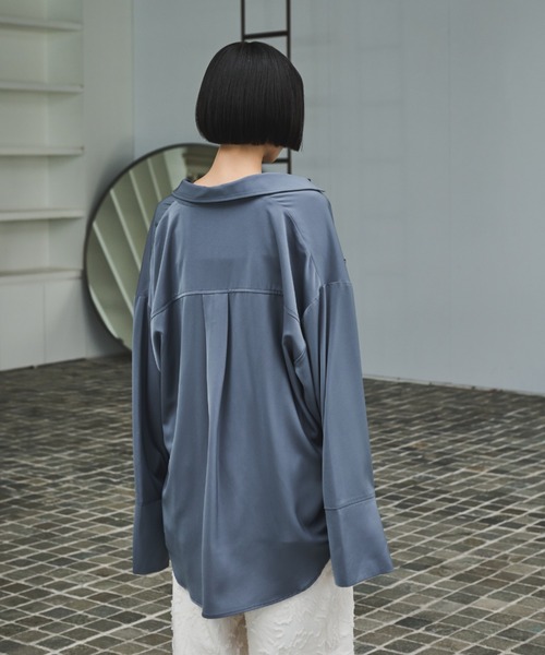 AIC.（エーアイシー）の「ビッグカフスサテンオーバーシャツ（シャツ/ブラウス・レディース・チャコールグレー/キナリ/イエロー/グレイッシュブルー・FREE）」の22枚目の写真