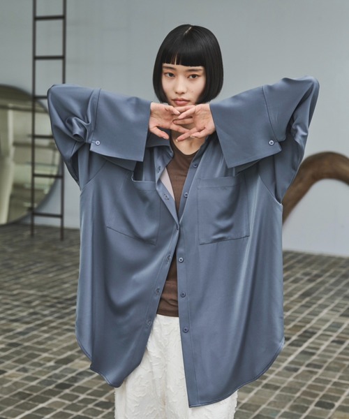 AIC.（エーアイシー）の「ビッグカフスサテンオーバーシャツ（シャツ/ブラウス・レディース・チャコールグレー/キナリ/イエロー/グレイッシュブルー・FREE）」の20枚目の写真