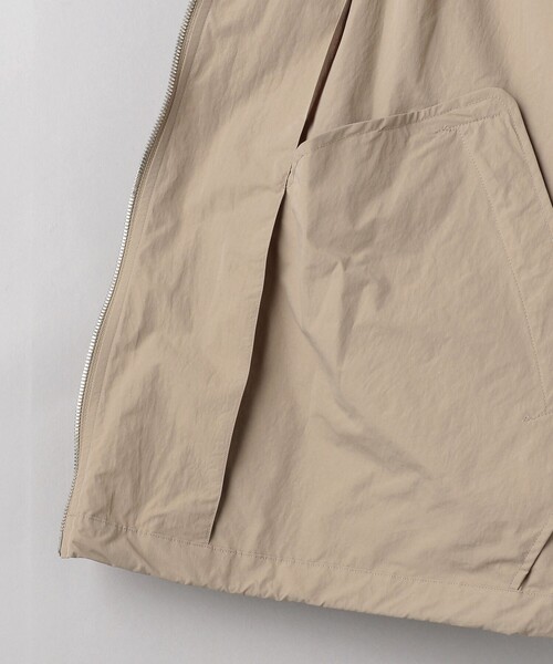 UNITED ARROWS(ユナイテッドアローズ)の「<CINOH> ナイロン ブルゾン(ナイロンジャケット・レディース・ブラック/ベージュ・36)」の9枚目の写真