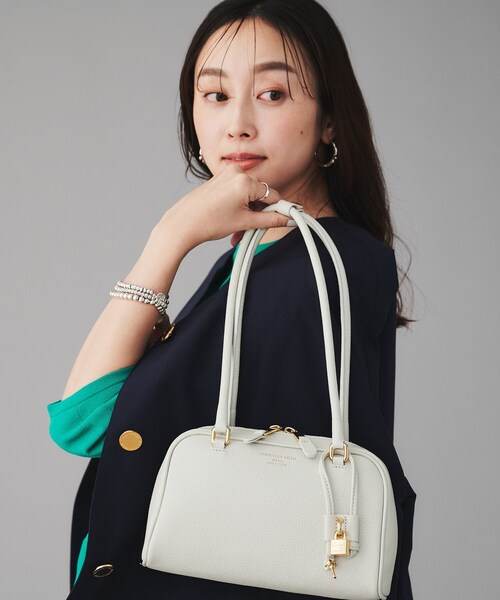 UNTITLED（アンタイトル）の「◆【CHRISTIAN VILLA】PEGGY（ペギー）チャーム付ボストンバッグ（ボストンバッグ・レディース・キャメル/ブラック/アイボリー・00）」の8枚目の写真