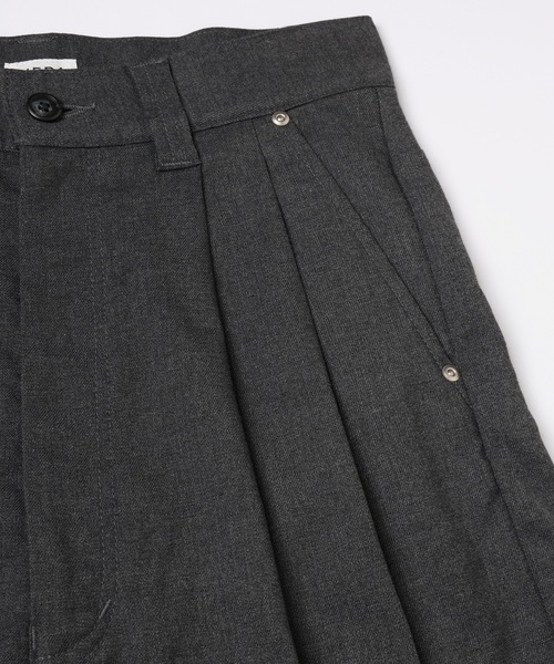 Jieda(ジエダ)の「TWO TUCK SLACKS(スラックス・メンズ・ブラック/グレー・1/2)」の6枚目の写真
