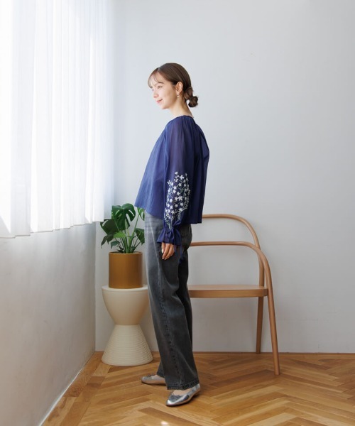 flower（フラワー）の「ラッキーブーケブラウス（シャツ/ブラウス・レディース・アイボリー/ネイビー・FREE）」の15枚目の写真