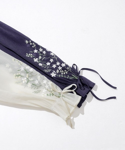 flower（フラワー）の「ラッキーブーケブラウス（シャツ/ブラウス・レディース・アイボリー/ネイビー・FREE）」の22枚目の写真