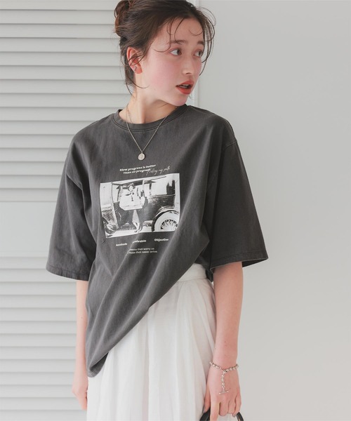 titivate(ティティベイト)の「オーバーサイズピグメントフォトプリントTシャツ(Tシャツ/カットソー・レディース・チャコール/オフホワイト・M/L)」の1枚目の写真