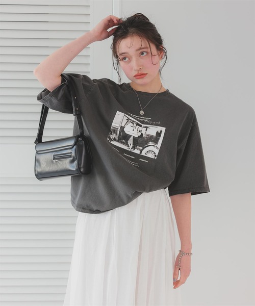 titivate(ティティベイト)の「オーバーサイズピグメントフォトプリントTシャツ(Tシャツ/カットソー・レディース・チャコール/オフホワイト・M/L)」の8枚目の写真