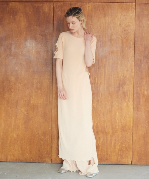 MAISON ELLIE（メゾンエリー）の「cut off pleats long one-piece（ワンピース・レディース・ライトグリーン/コーラル/ブラック・FREE）」の4枚目の写真