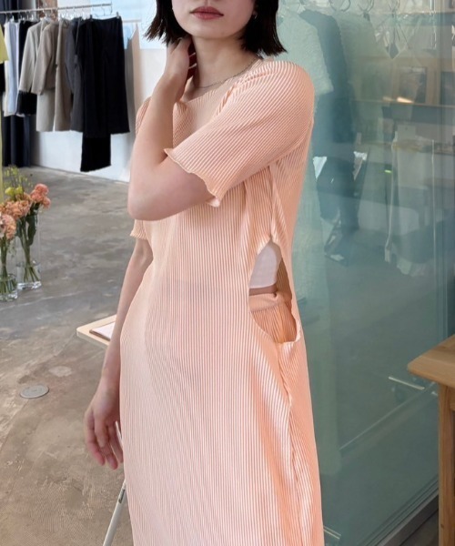 MAISON ELLIE（メゾンエリー）の「cut off pleats long one-piece（ワンピース・レディース・ライトグリーン/コーラル/ブラック・FREE）」の10枚目の写真
