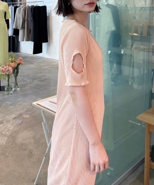 MAISON ELLIE（メゾンエリー）の「cut off pleats long one-piece（ワンピース・レディース・ライトグリーン/コーラル/ブラック・FREE）」の11枚目の写真