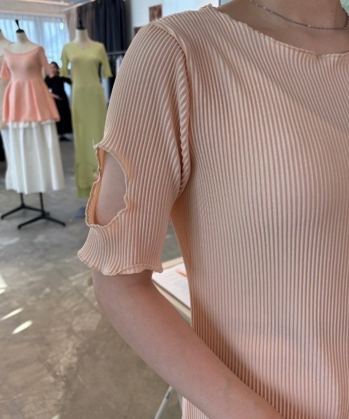 MAISON ELLIE（メゾンエリー）の「cut off pleats long one-piece（ワンピース・レディース・ライトグリーン/コーラル/ブラック・FREE）」の13枚目の写真