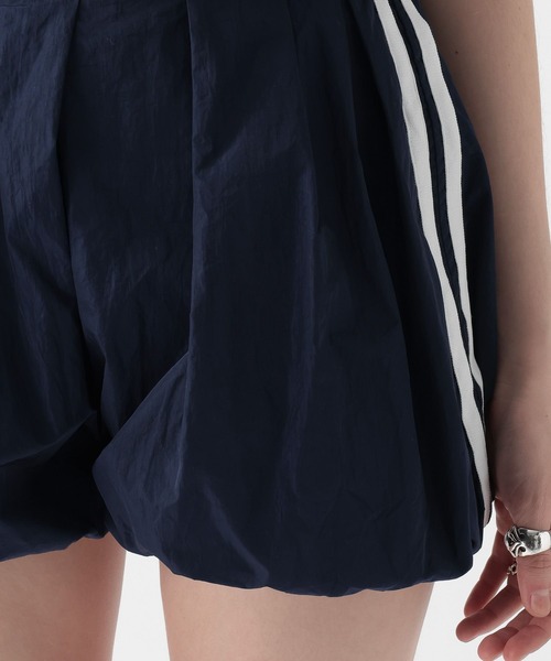 FOREVER 21（フォーエバー トゥエンティーワン）の「【2025SS】ラインバルーンショートパンツ（その他パンツ・レディース・アイボリー/ネイビー・FREE）」の6枚目の写真