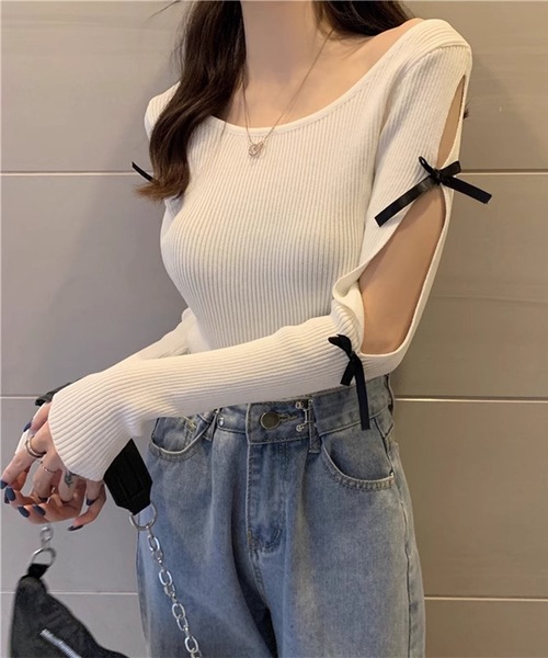Lace Ladies(レースレディース)の「袖リボン オープンカット リブ ニット プルオーバー(Tシャツ/カットソー・レディース・ブラック/ホワイト・FREE)」の1枚目の写真