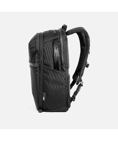 Aer（エアー）の「AER　City Pack Pro 2　/　AER-21060（バックパック/リュック・メンズ・ブラック・FREE）」の4枚目の写真