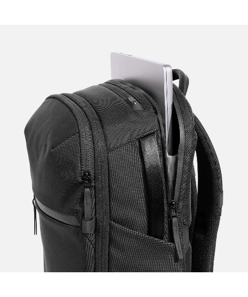 Aer（エアー）の「AER　City Pack Pro 2　/　AER-21060（バックパック/リュック・メンズ・ブラック・FREE）」の9枚目の写真